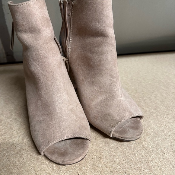 SO Peep Toe Embroidered Heels - Picture 3 of 3